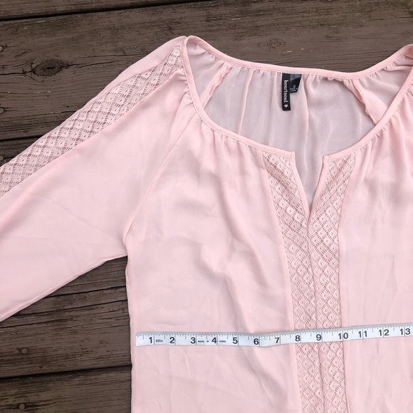 light pink blouse - Picture 3 of 6